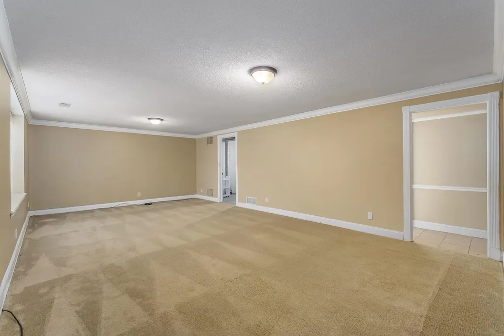 8914 E Cessna Street Wichita KS 67210-2400