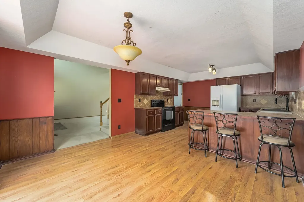 8914 E Cessna Street Wichita KS 67210-2400