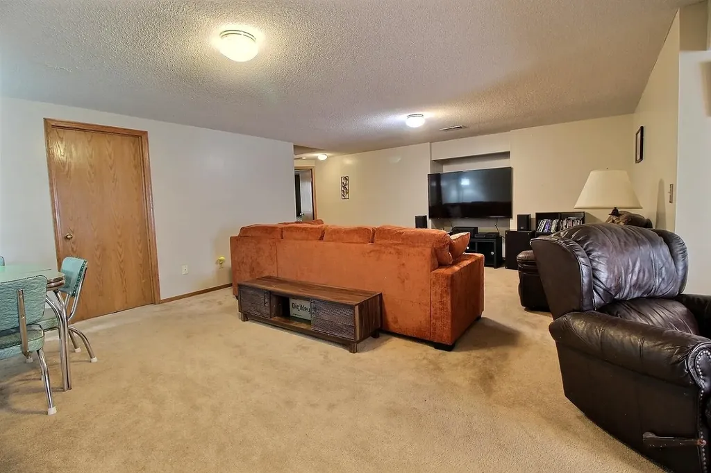 1842 N Valleyview Street Wichita KS 67212