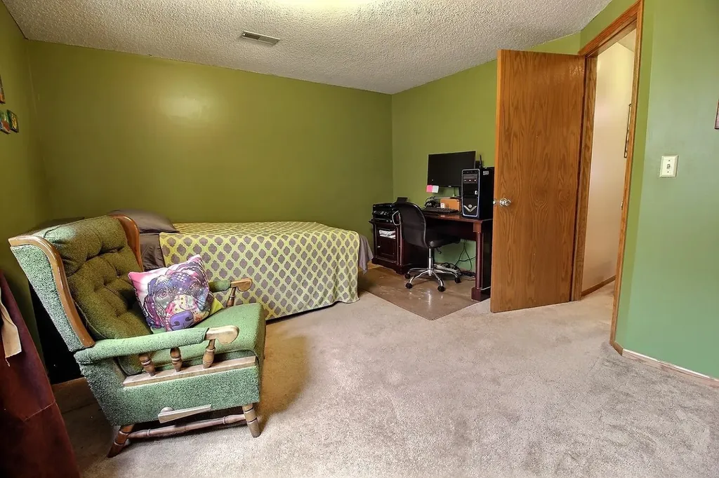 1842 N Valleyview Street Wichita KS 67212