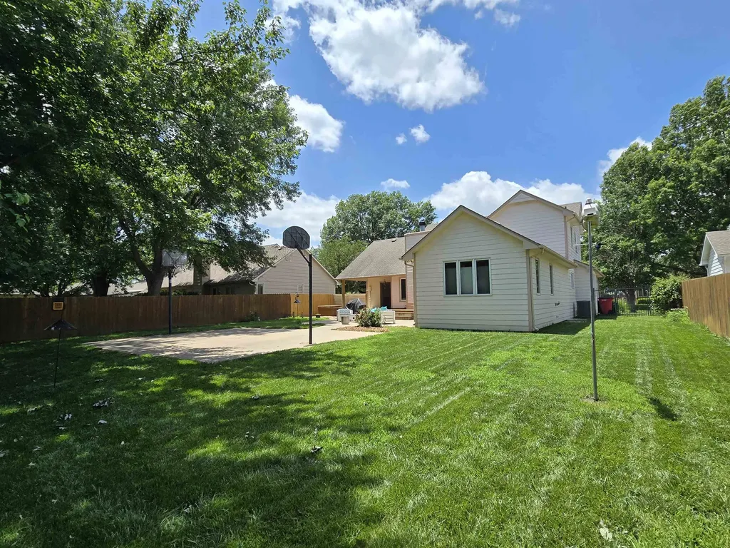 1842 N Valleyview Street Wichita KS 67212