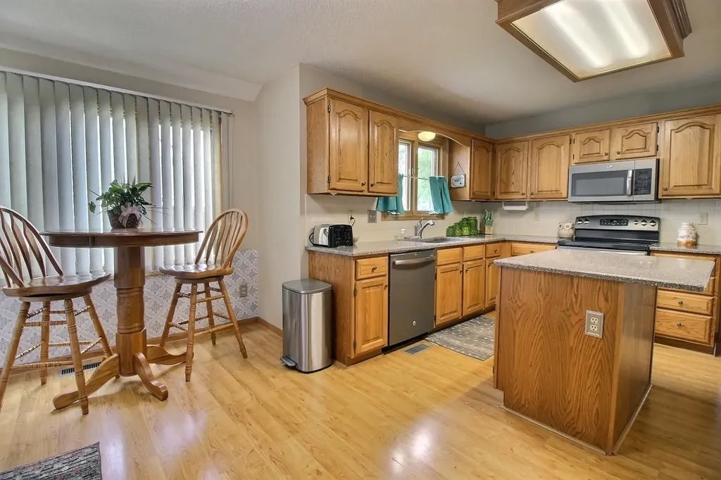 1842 N Valleyview Street Wichita KS 67212