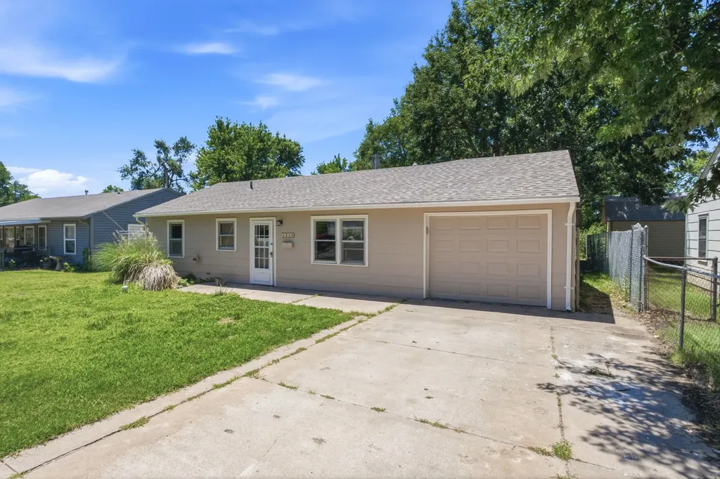 4949 S Cedardale Avenue Wichita KS 67216