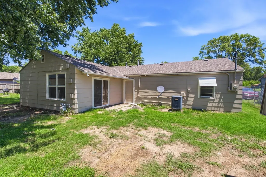 4949 S Cedardale Avenue Wichita KS 67216