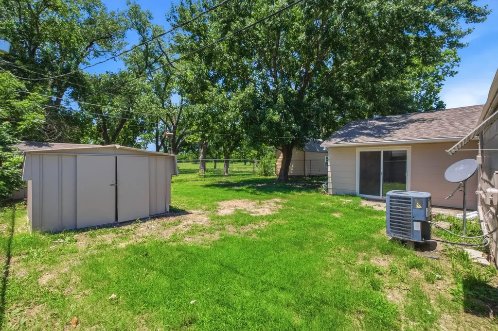 4949 S Cedardale Avenue Wichita KS 67216