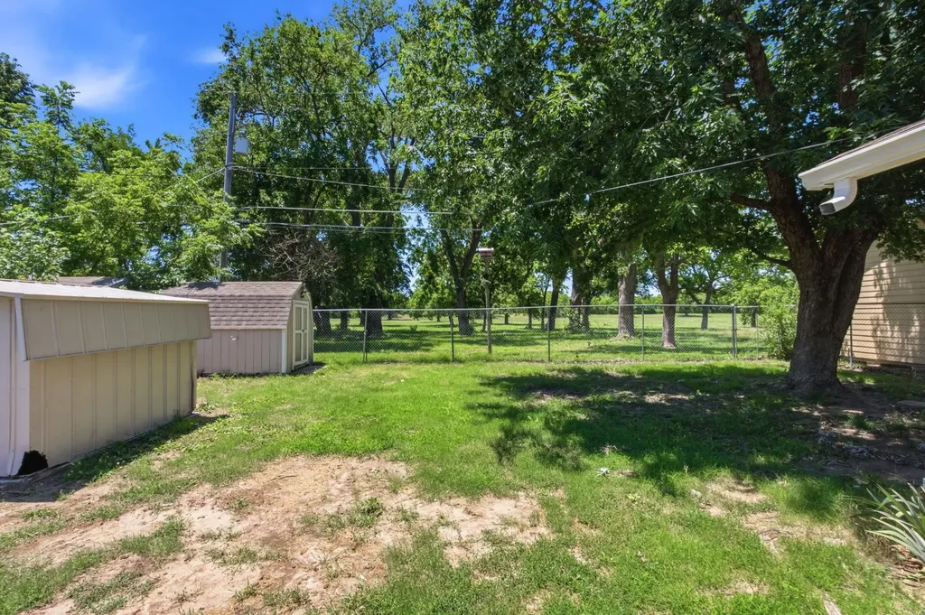 4949 S Cedardale Avenue Wichita KS 67216