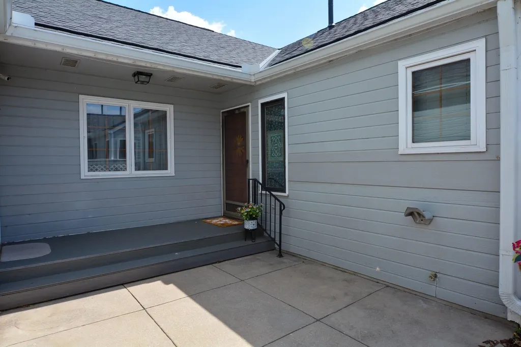 1034 N Bayshore Street Wichita KS 67212
