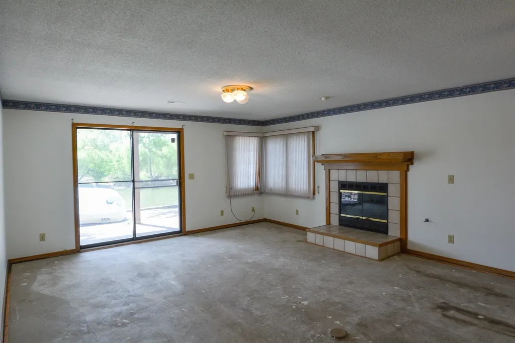 1034 N Bayshore Street Wichita KS 67212