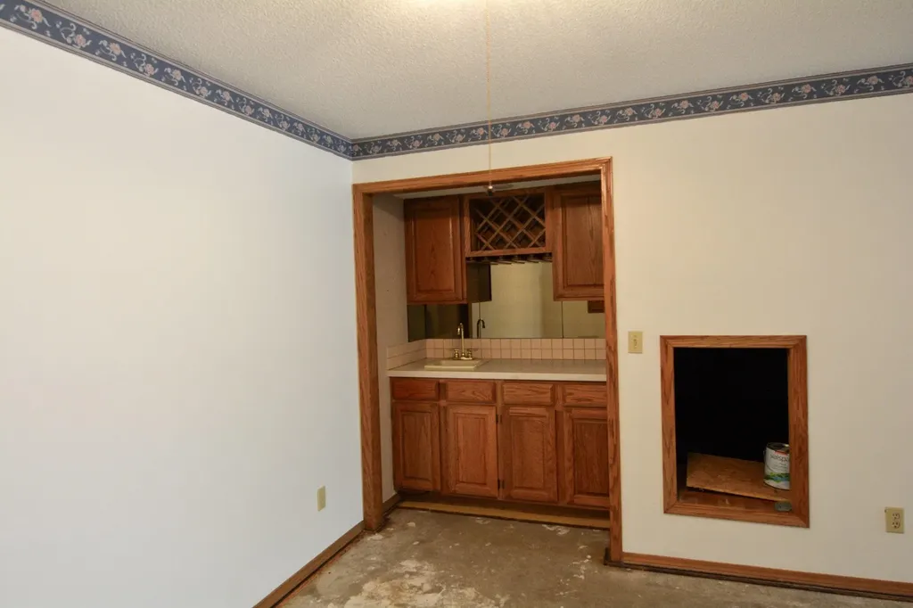 1034 N Bayshore Street Wichita KS 67212