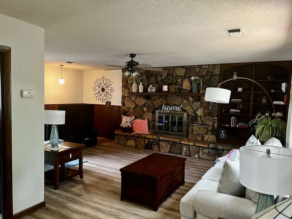 625 Grandview Avenue Newton KS 67114-2051