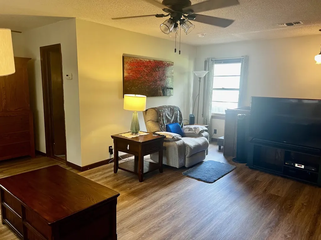 625 Grandview Avenue Newton KS 67114-2051