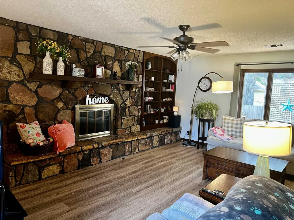 625 Grandview Avenue Newton KS 67114-2051