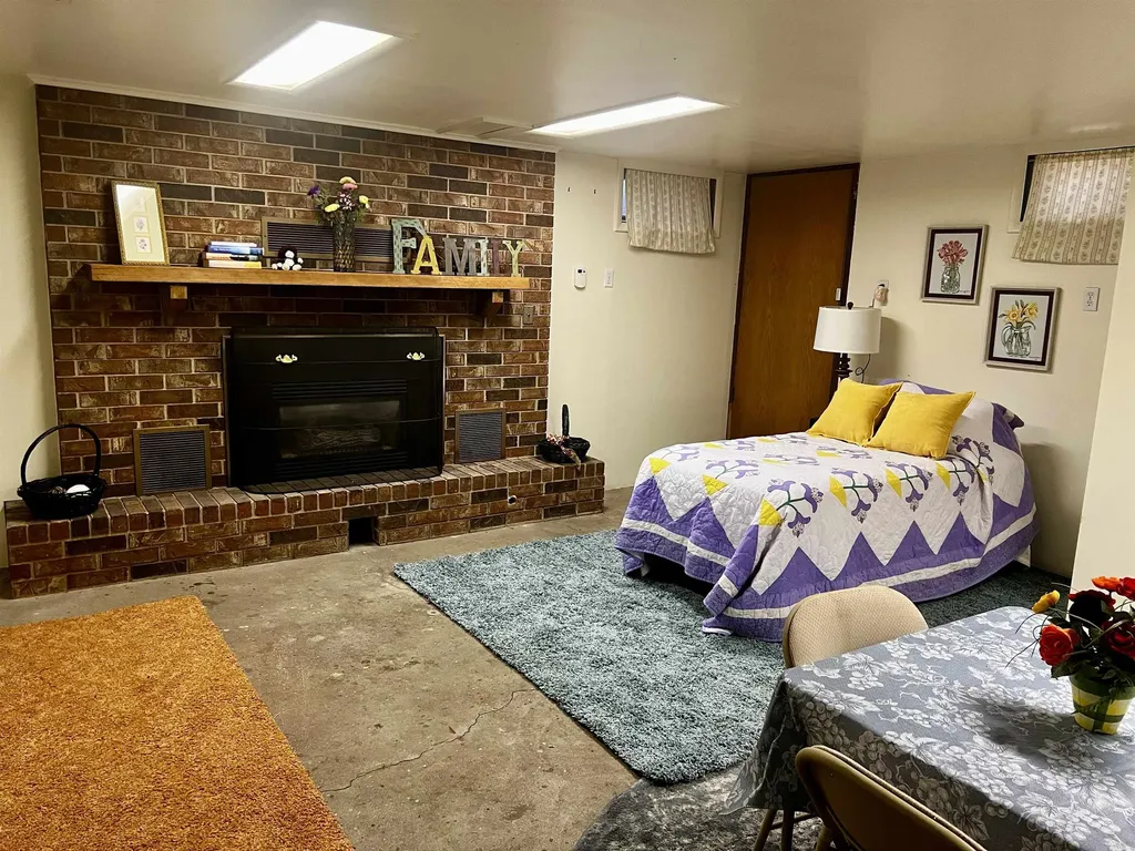 625 Grandview Avenue Newton KS 67114-2051