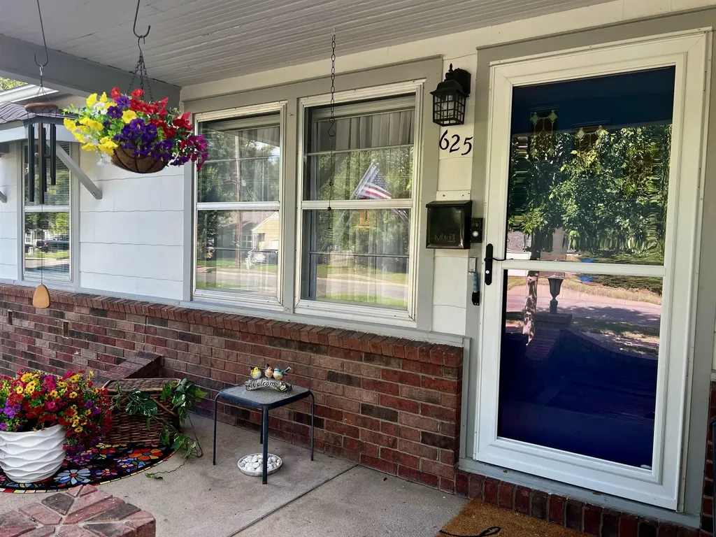 625 Grandview Avenue Newton KS 67114-2051