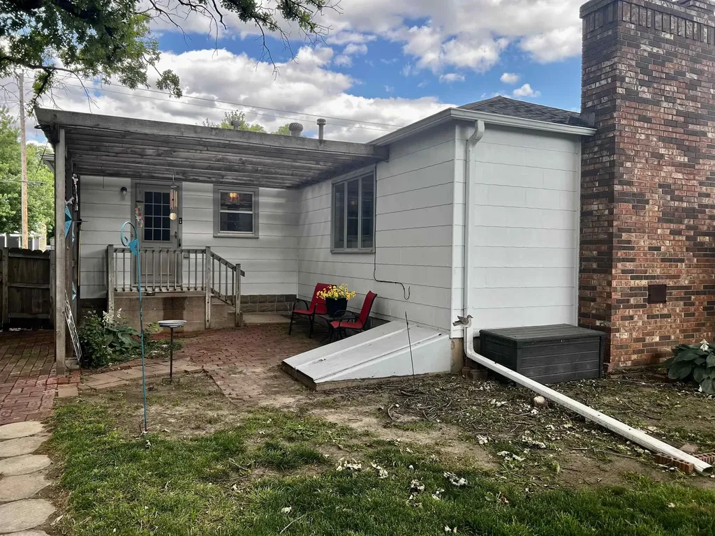 625 Grandview Avenue Newton KS 67114-2051