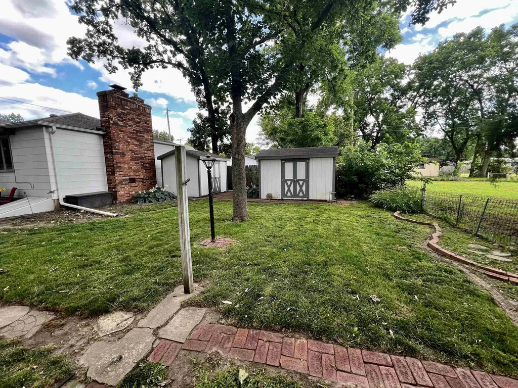 625 Grandview Avenue Newton KS 67114-2051