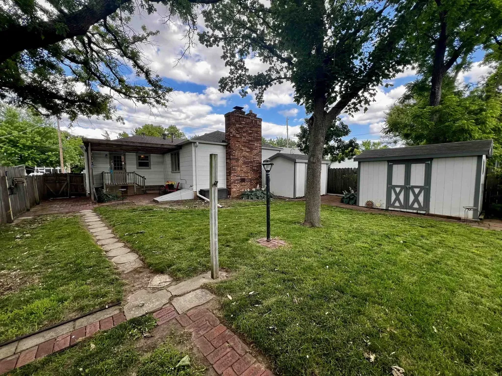 625 Grandview Avenue Newton KS 67114-2051
