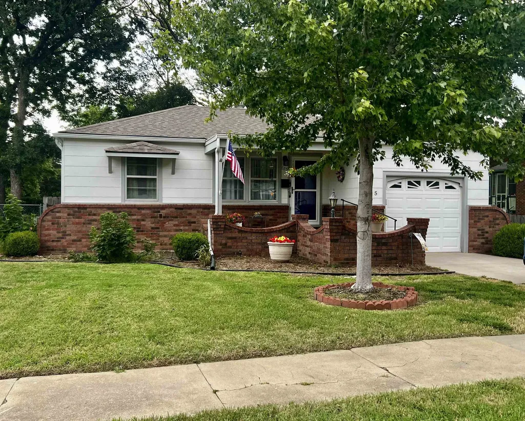 625 Grandview Avenue Newton KS 67114-2051
