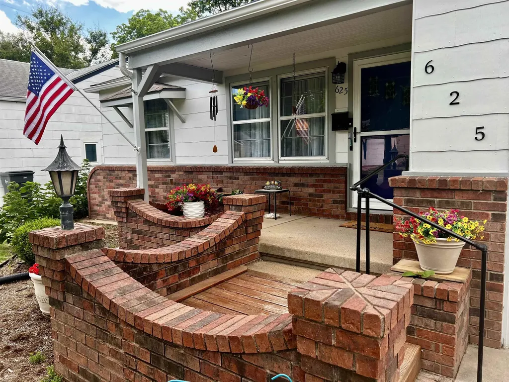 625 Grandview Avenue Newton KS 67114-2051