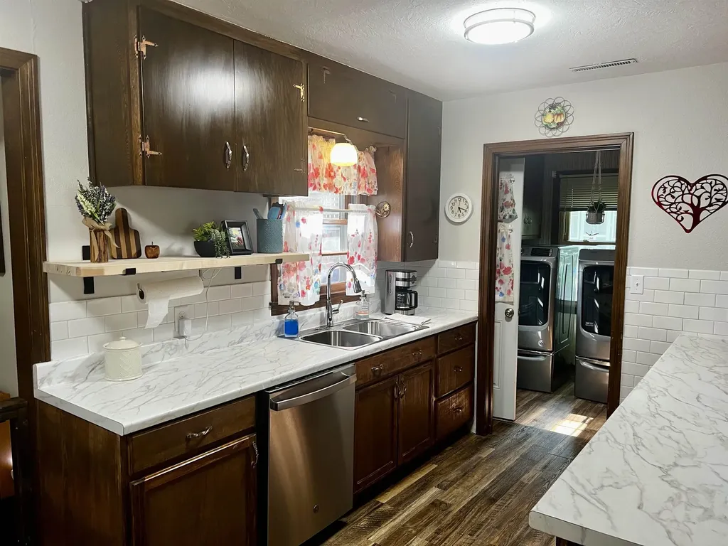 625 Grandview Avenue Newton KS 67114-2051