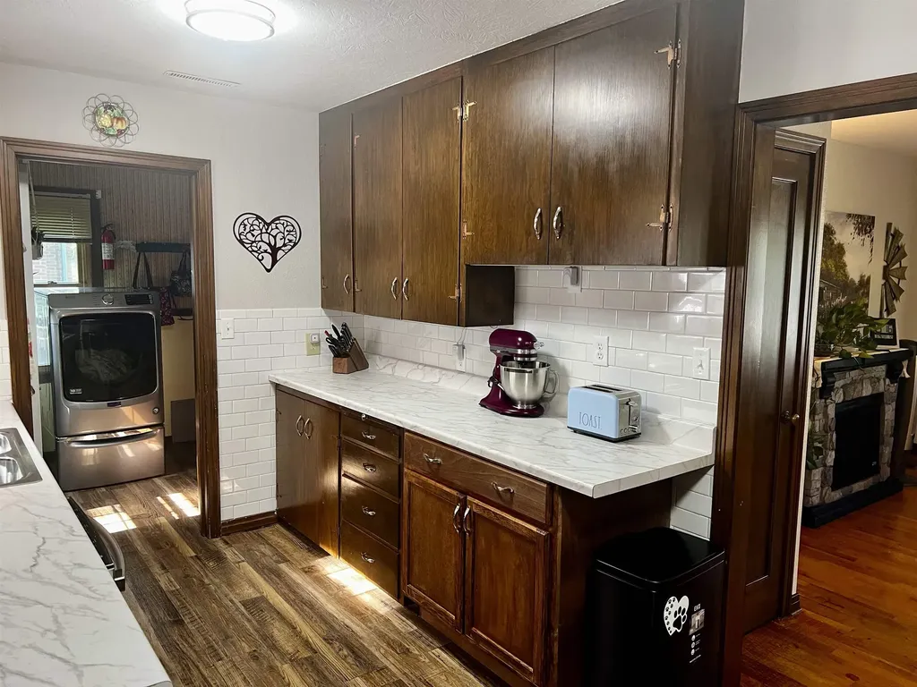 625 Grandview Avenue Newton KS 67114-2051