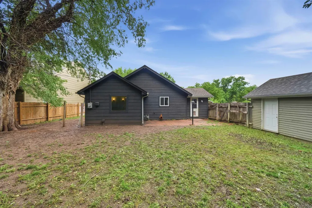 1206 Henry Augusta KS 67010