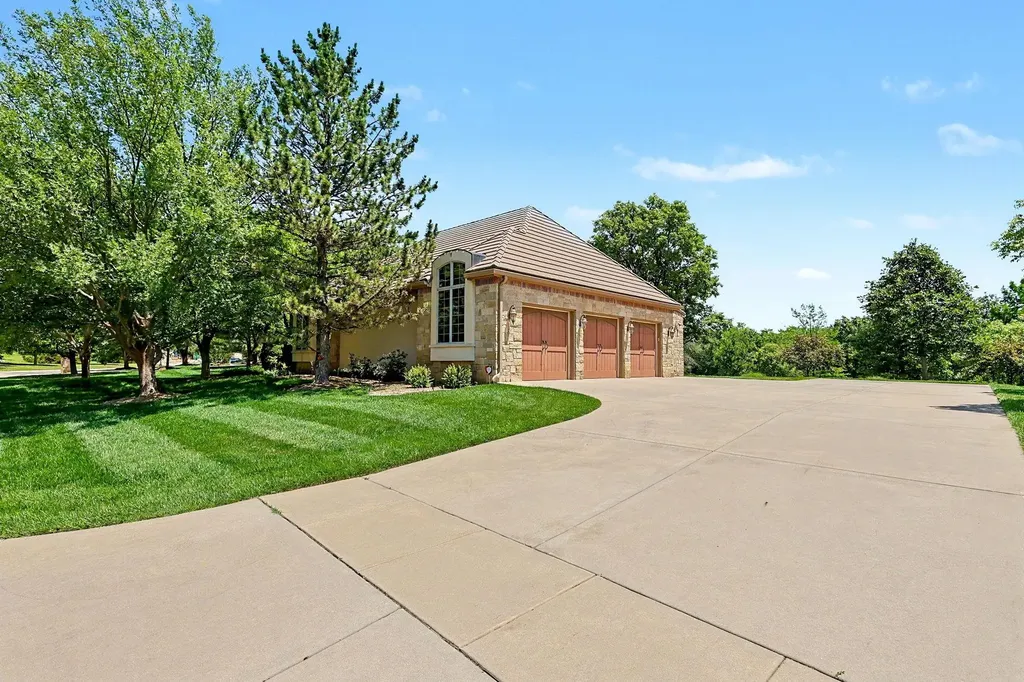 215 E Pine Meadow Court Andover KS 67002