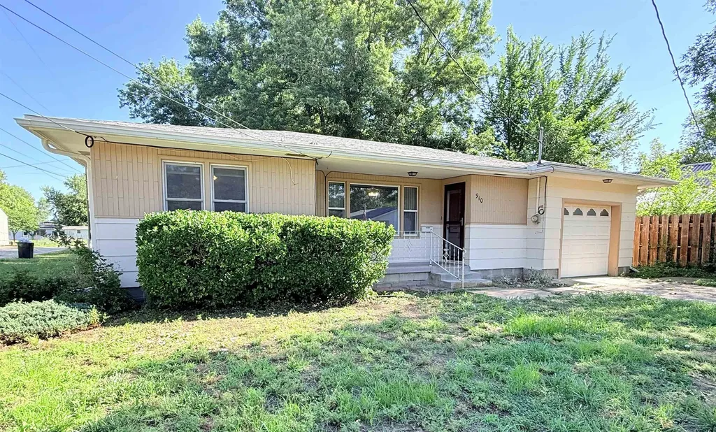 910 E Sherman Marion KS 66861