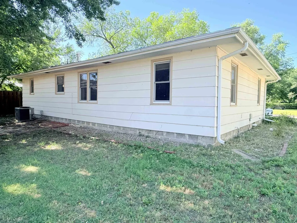 910 E Sherman Marion KS 66861