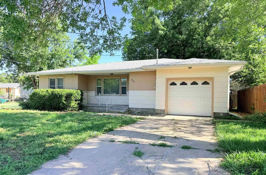 910 E Sherman Marion KS 66861