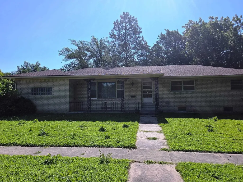 620 N Duncan Newton KS 67114