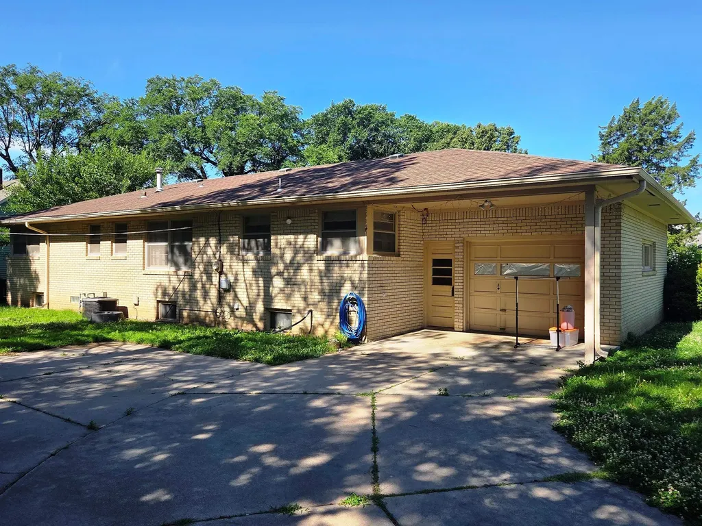 620 N Duncan Newton KS 67114