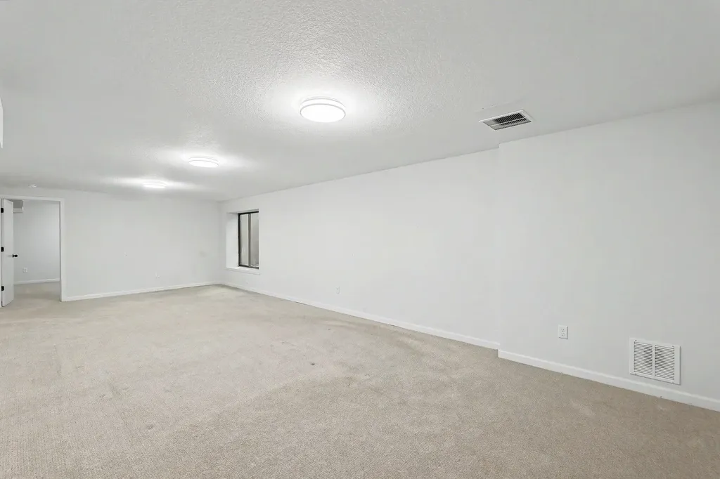 943 N Briarwood Road Derby KS 67037