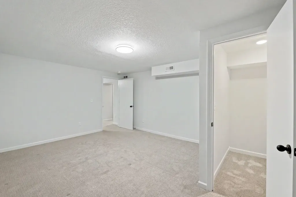 943 N Briarwood Road Derby KS 67037