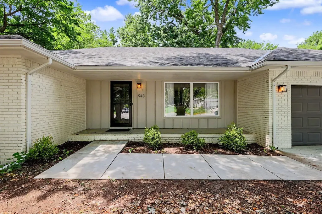 943 N Briarwood Road Derby KS 67037