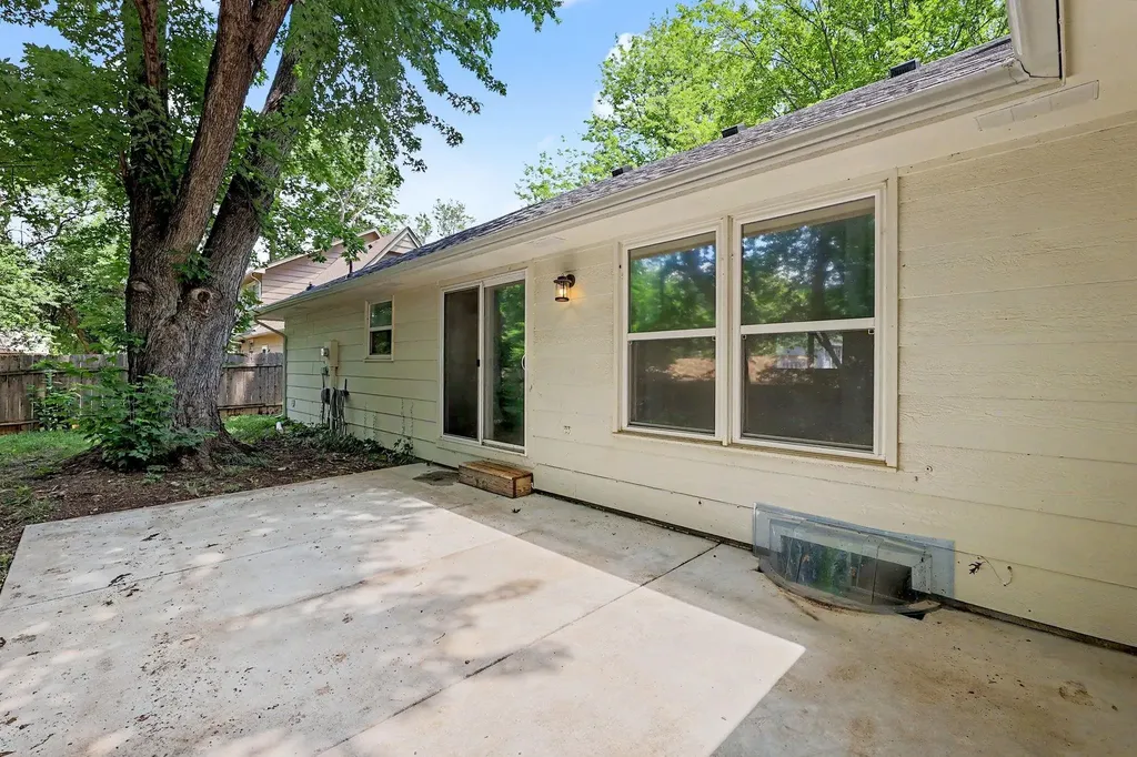 943 N Briarwood Road Derby KS 67037