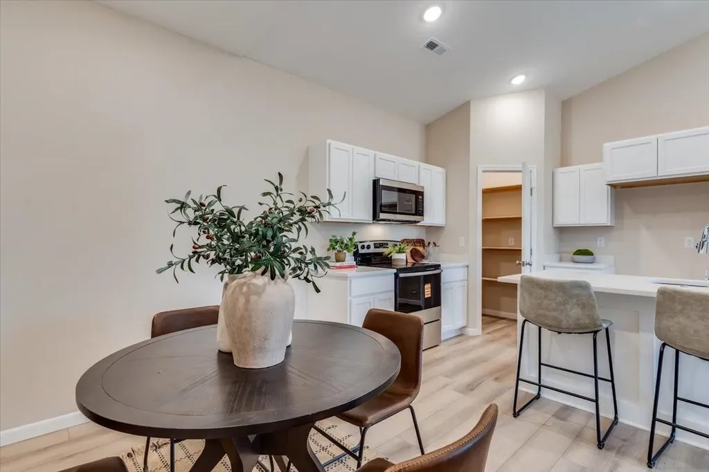 2433 S Wheatland Court Wichita KS 67235