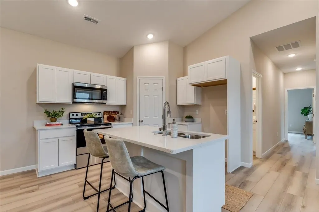 2433 S Wheatland Court Wichita KS 67235
