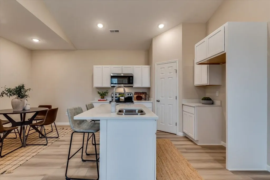 2433 S Wheatland Court Wichita KS 67235