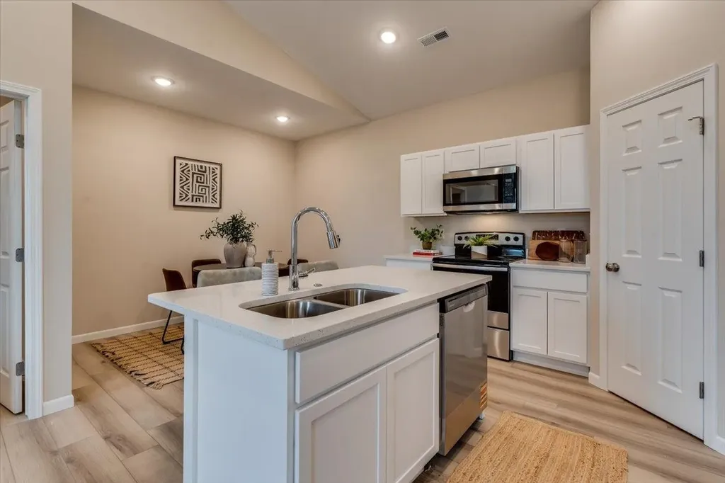 2433 S Wheatland Court Wichita KS 67235