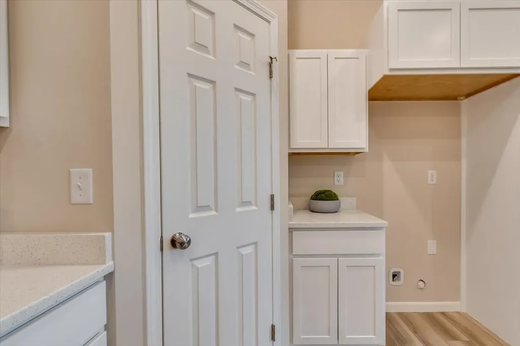 2433 S Wheatland Court Wichita KS 67235