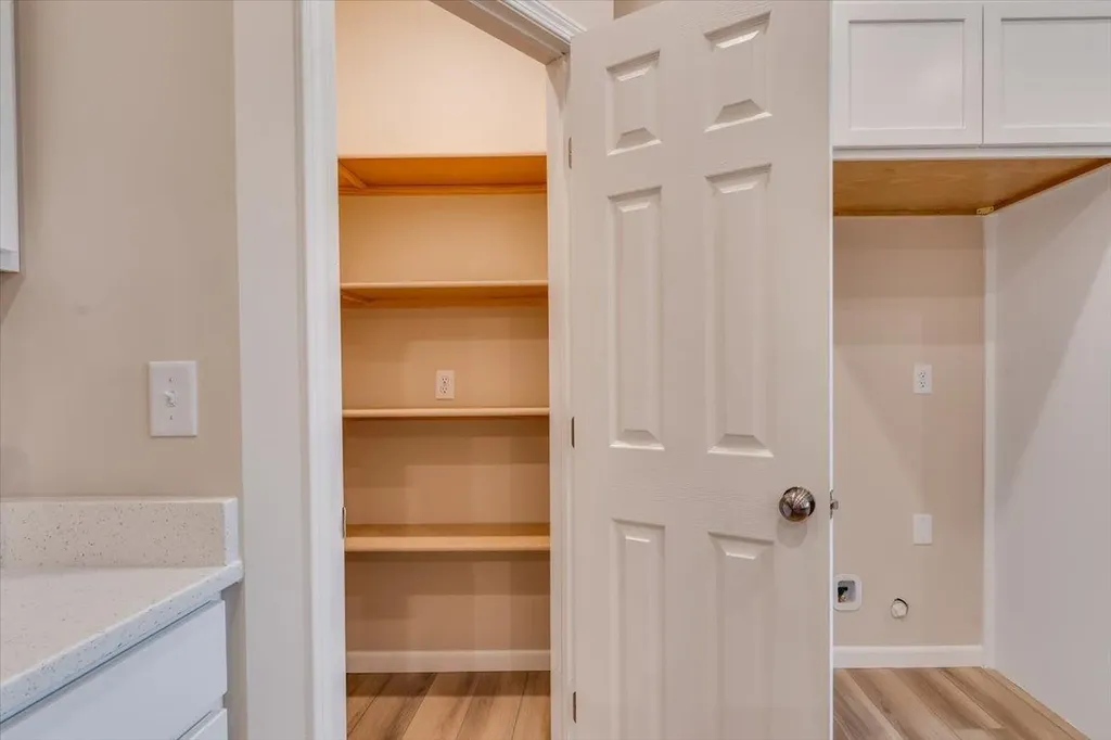 2433 S Wheatland Court Wichita KS 67235