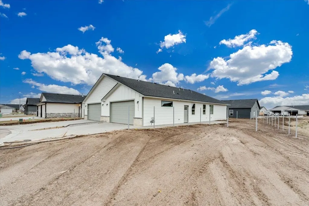 2433 S Wheatland Court Wichita KS 67235