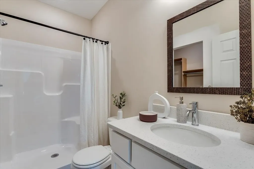 2433 S Wheatland Court Wichita KS 67235