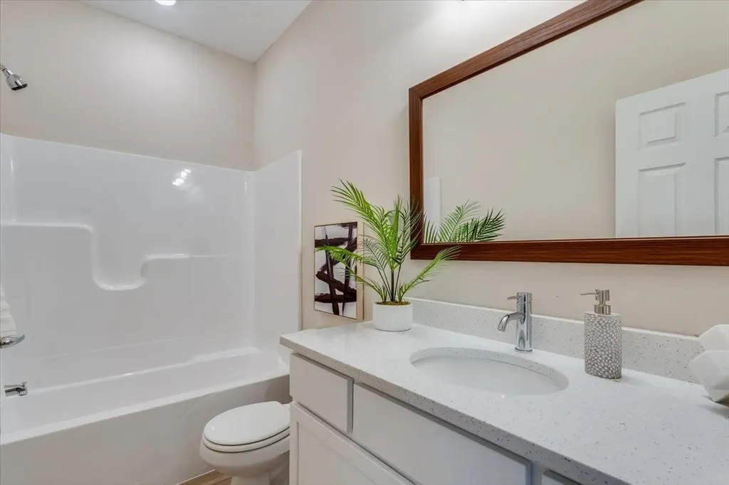 2433 S Wheatland Court Wichita KS 67235