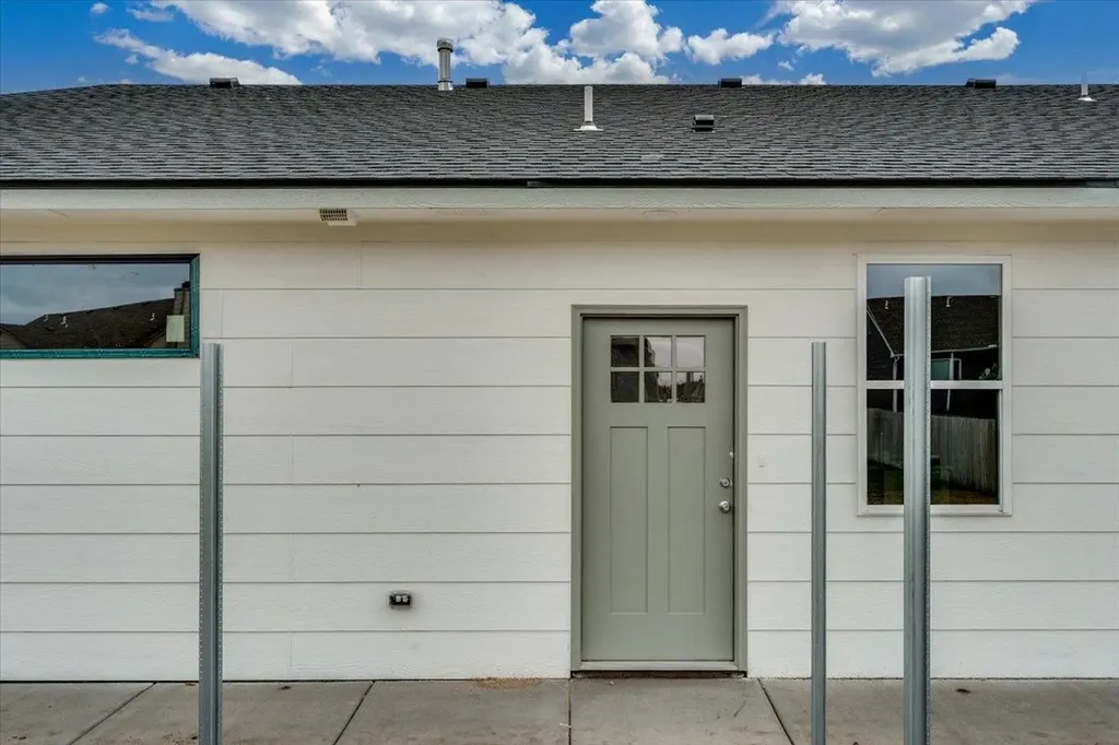 2433 S Wheatland Court Wichita KS 67235