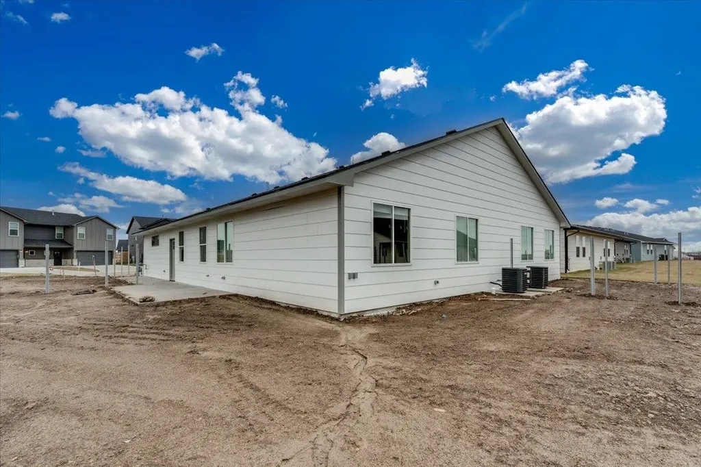 2433 S Wheatland Court Wichita KS 67235