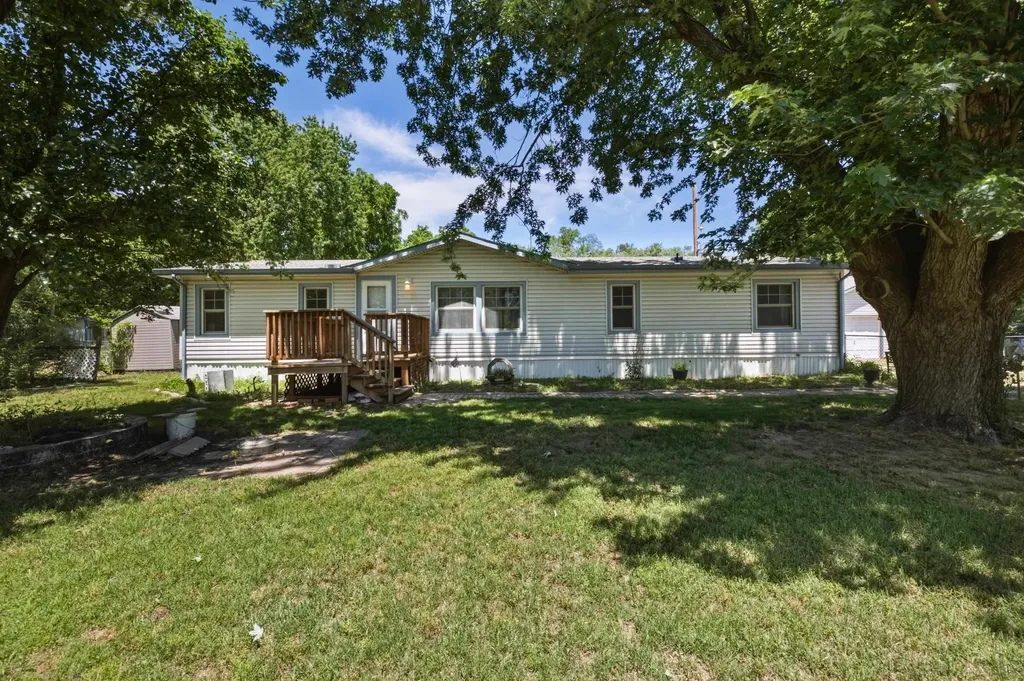 416 W 58th Street S Wichita KS 67217
