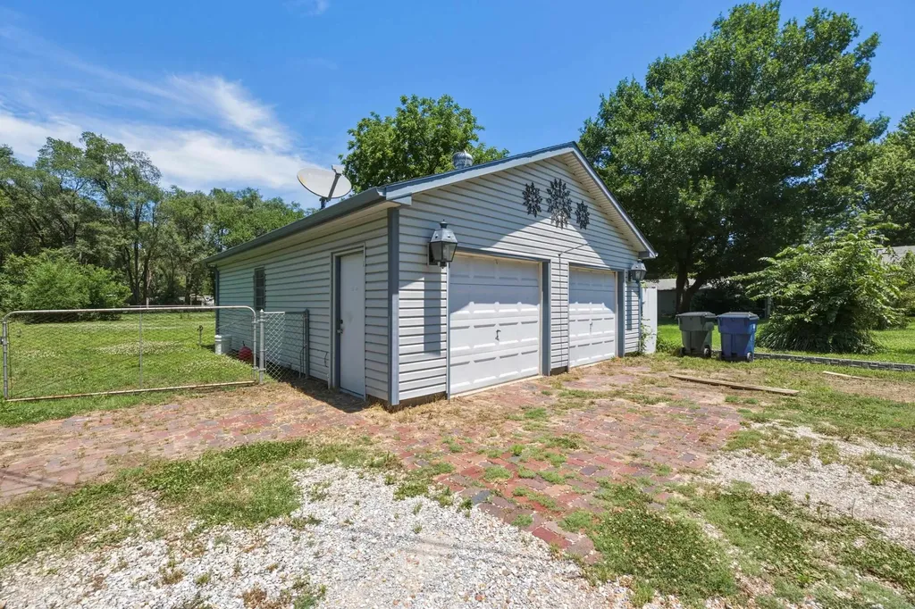 416 W 58th Street S Wichita KS 67217