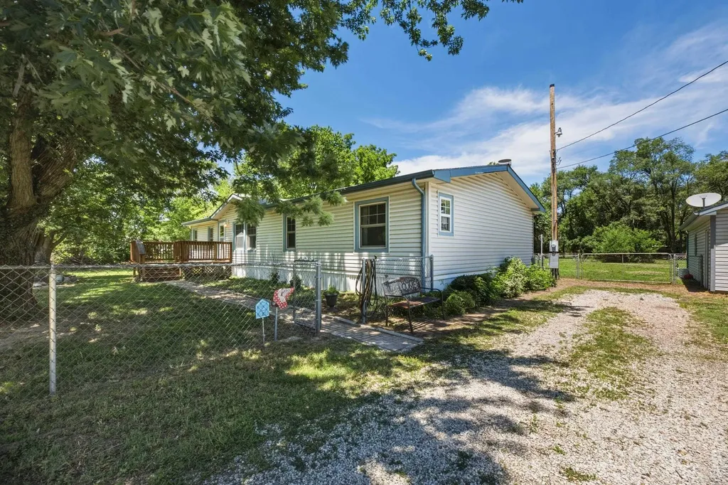 416 W 58th Street S Wichita KS 67217